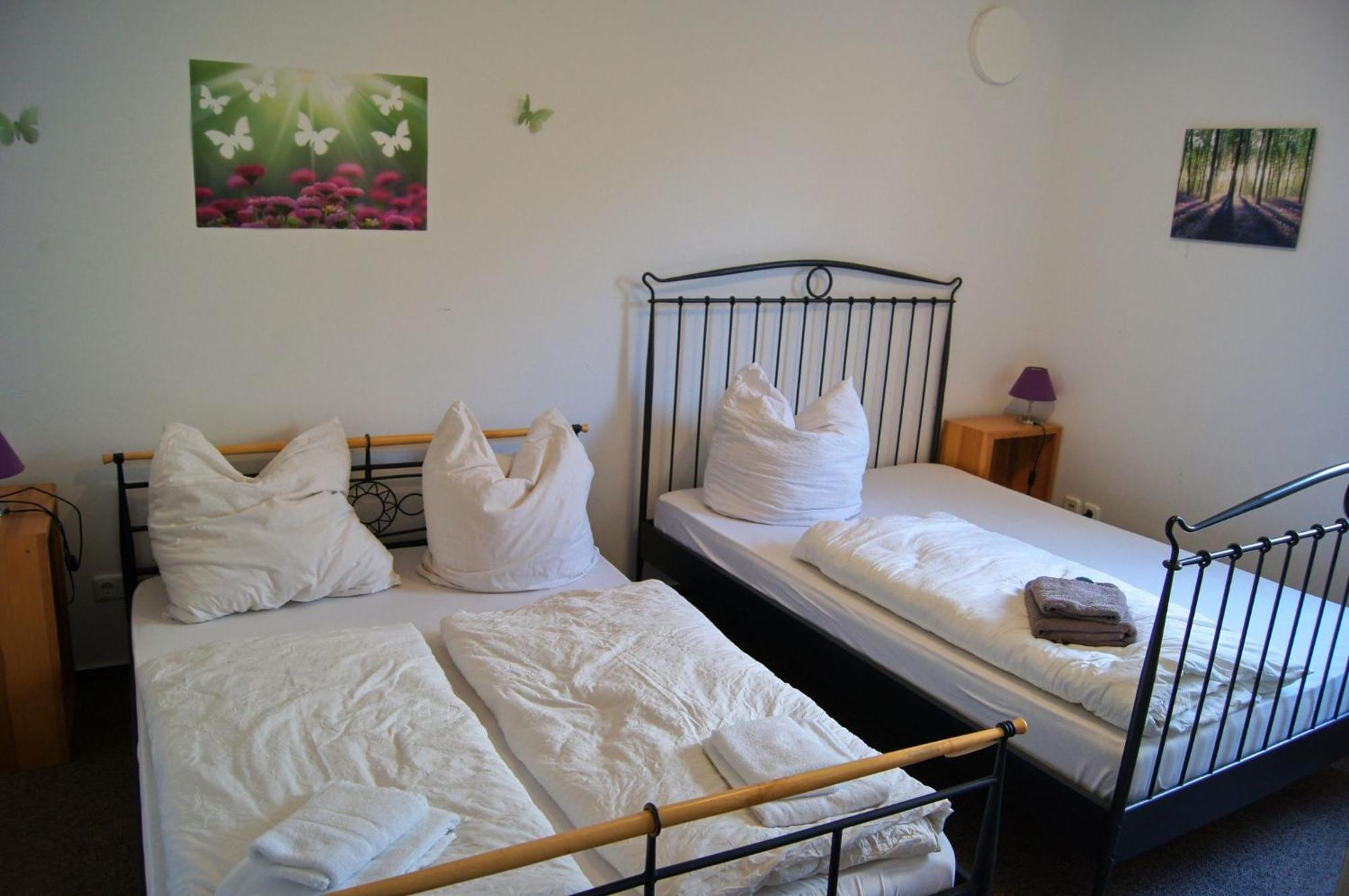 โนบิส ครุก Hotel Gross Sarau ภายนอก รูปภาพ