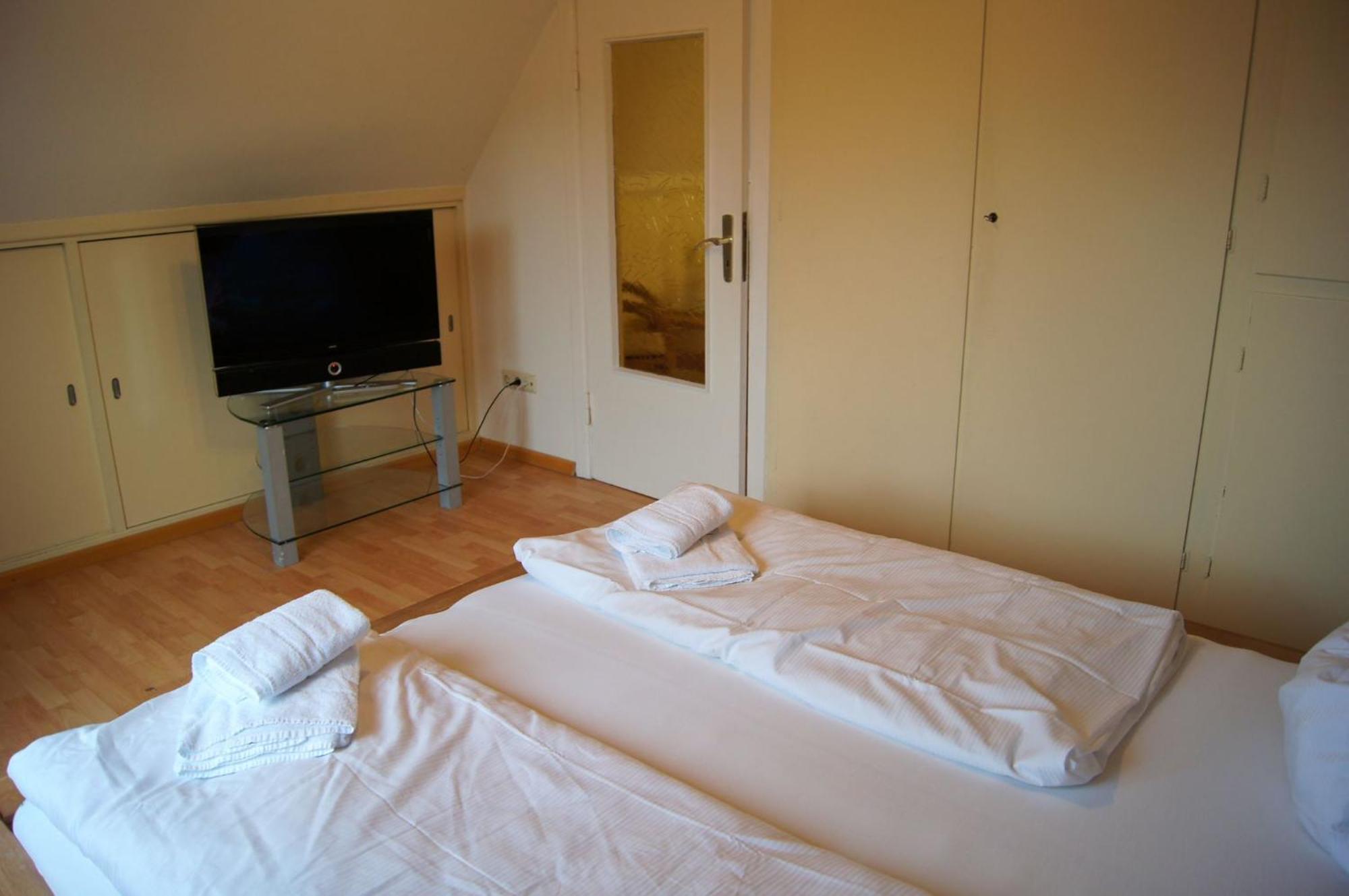 โนบิส ครุก Hotel Gross Sarau ภายนอก รูปภาพ