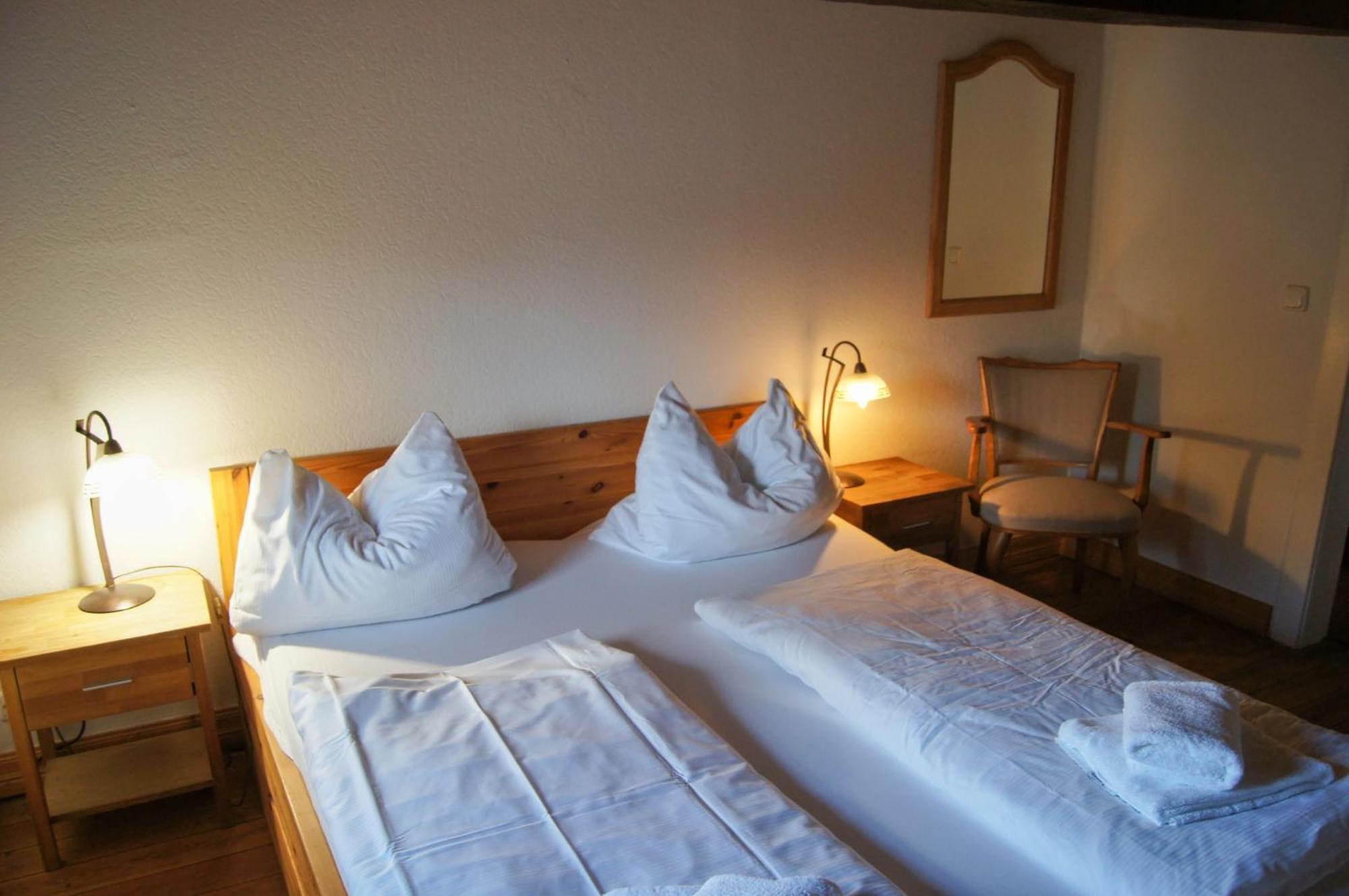 โนบิส ครุก Hotel Gross Sarau ภายนอก รูปภาพ
